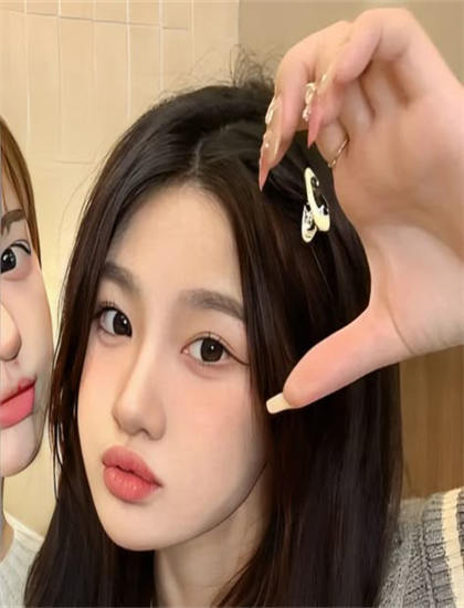 《宫心计2深宫计》电影与电视剧比较：媒介差异与叙事特点