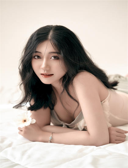 《反派：开局喂萝莉女主吃进口糖》服装道具解析：时代还原与细节设计评价